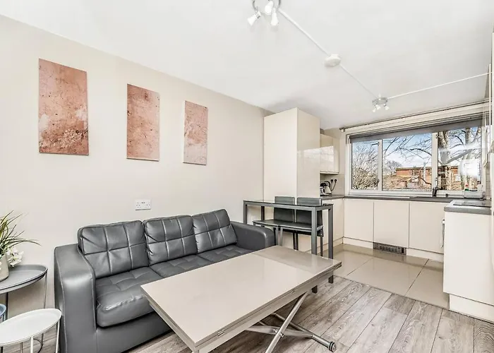 Pass The Keys Modern Apartment By Whitechapel Hospital