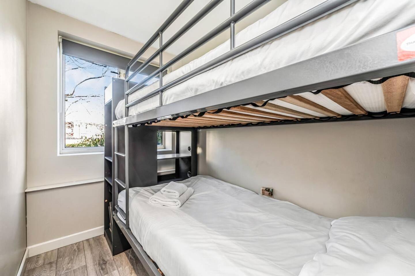 Apartment Pass The Keys Modern By Whitechapel Hospital London