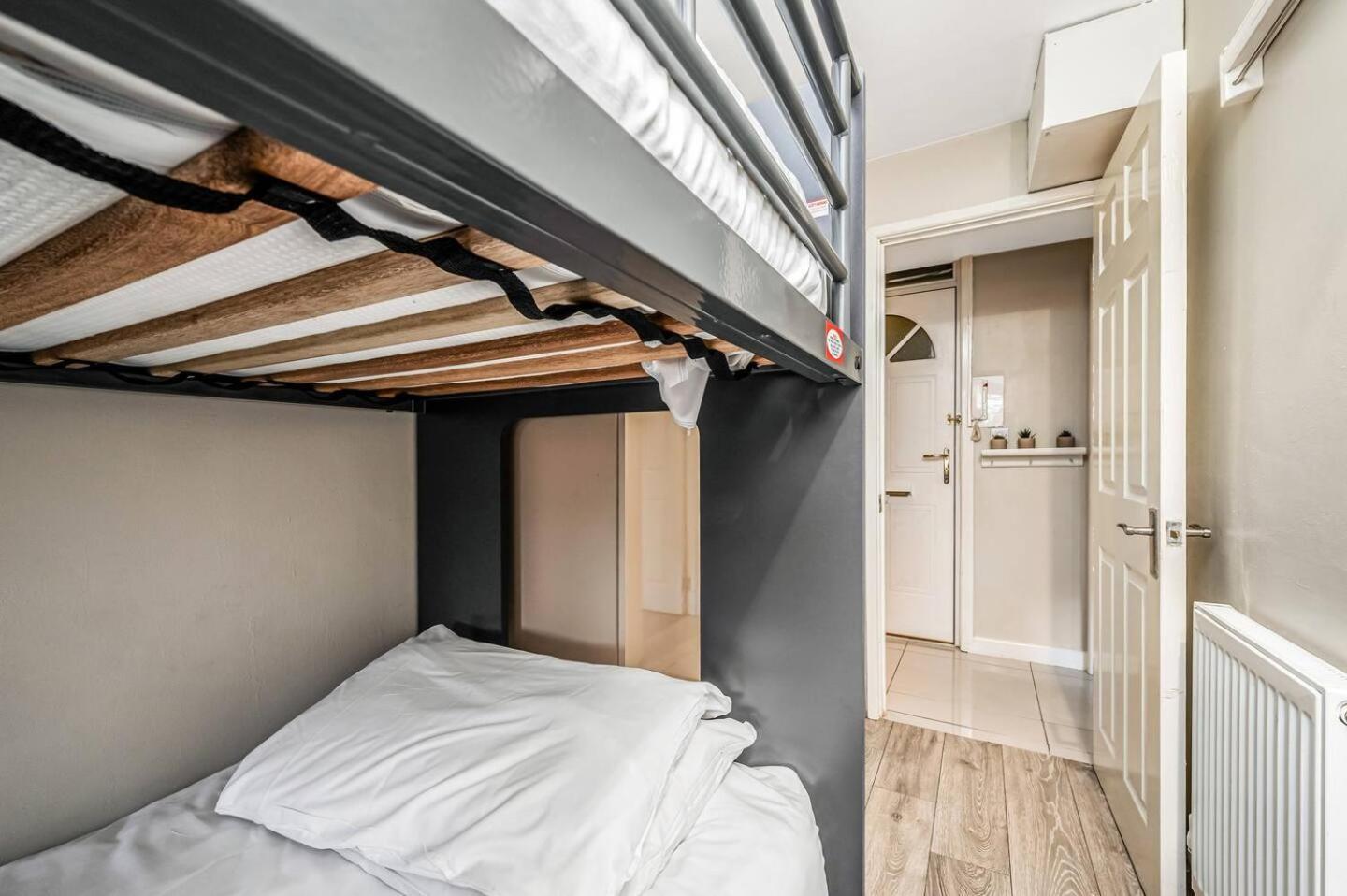 Pass The Keys Modern By Whitechapel Hospital Apartment London