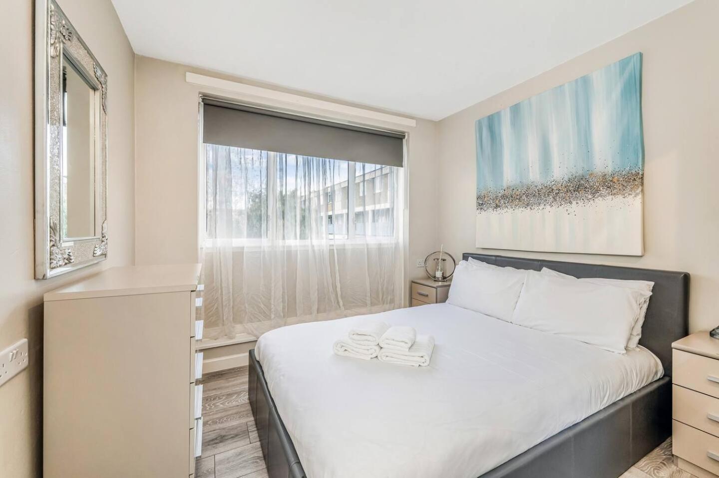 Pass The Keys Modern By Whitechapel Hospital Apartment London