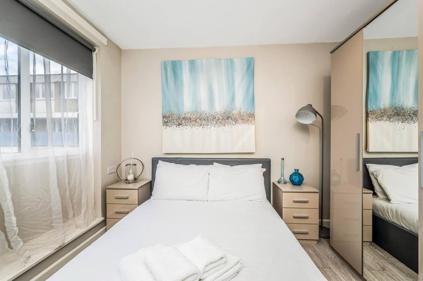 Pass The Keys Modern By Whitechapel Hospital Apartment *