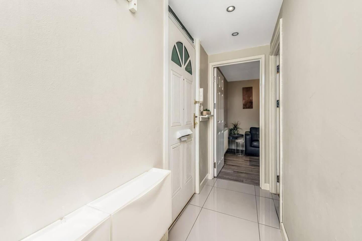 Apartment Pass The Keys Modern By Whitechapel Hospital London